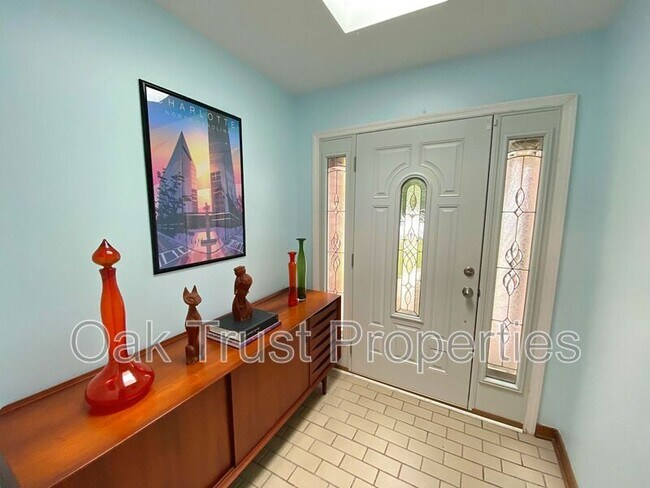 Building Photo - 303 Christiee Ct