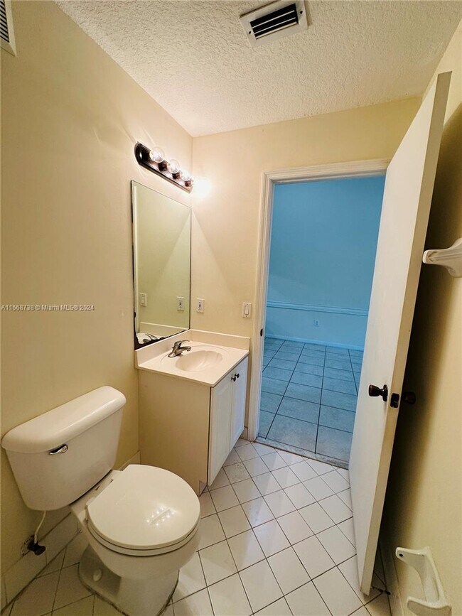 Building Photo - 1320 SE 31st Ct