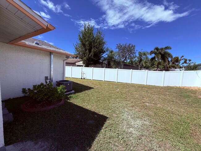 Building Photo - 2702 Ochatilla Rd