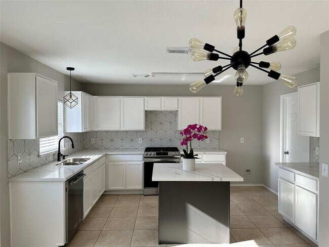 Building Photo - 14943 Sugar Peak Dr