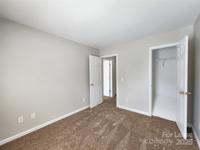 Building Photo - 3242 Mannington Dr