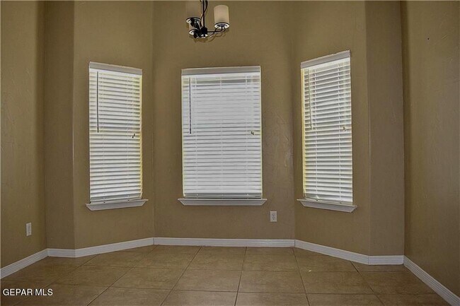 Building Photo - 14016 Rainbow Point Dr