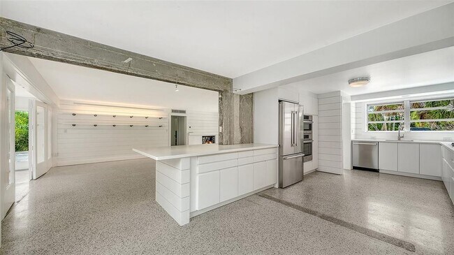 Building Photo - 7665 Sanderling Rd