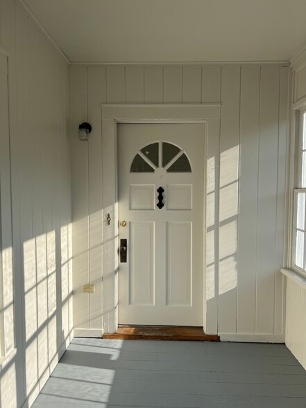Front door from front porch - 401 North St