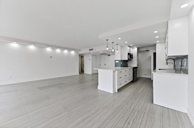 Building Photo - 899 Jeffery St