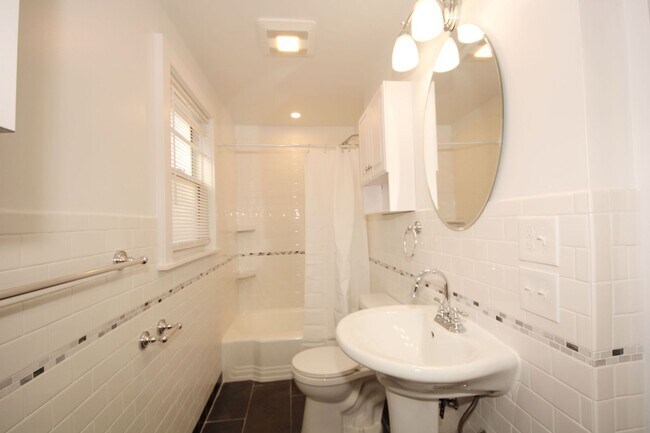 Building Photo - 89 Cushing St