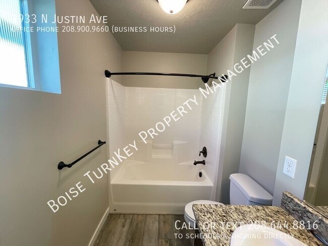 Building Photo - 1933 N Justin Ave