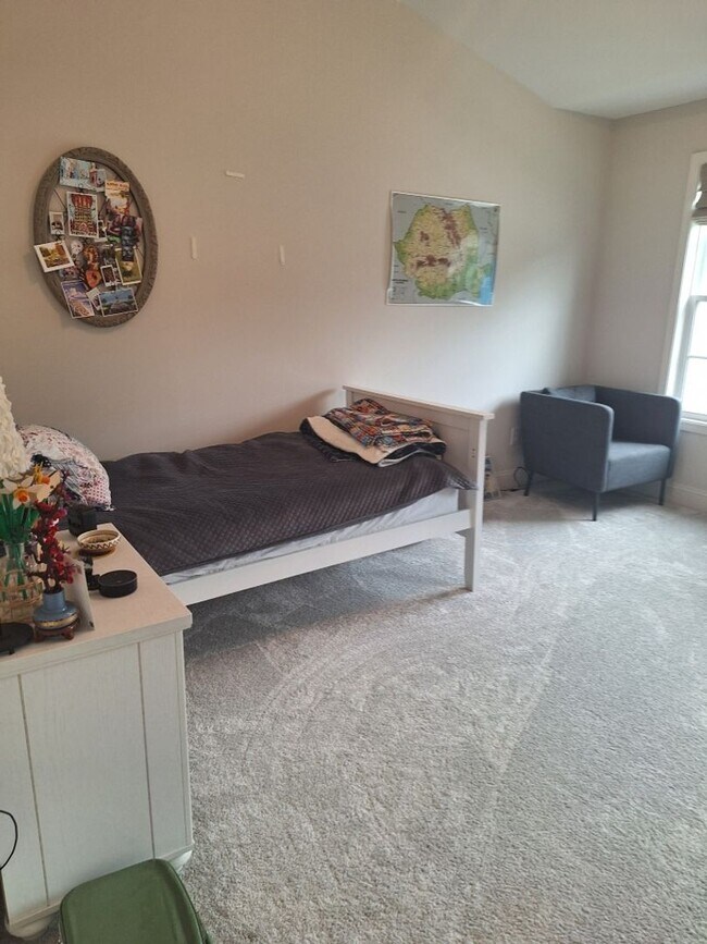 Building Photo - Beautify Brick 3 yr old Build in West Knoxville. No pets.