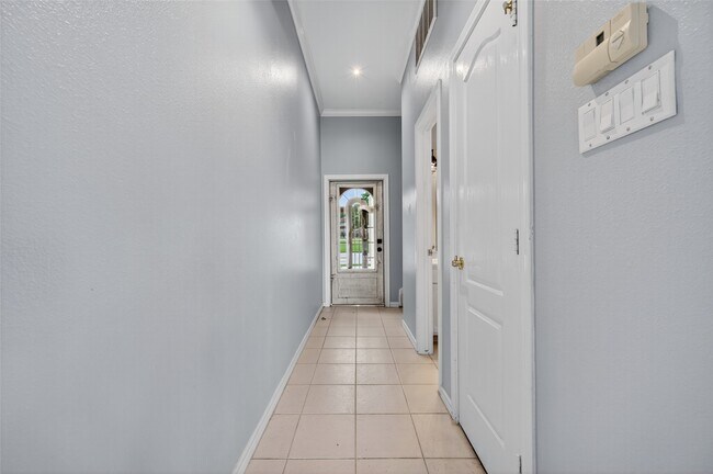 Building Photo - 16 Regency Point