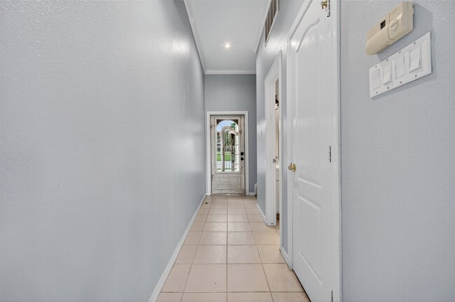 Building Photo - 16 Regency Pt