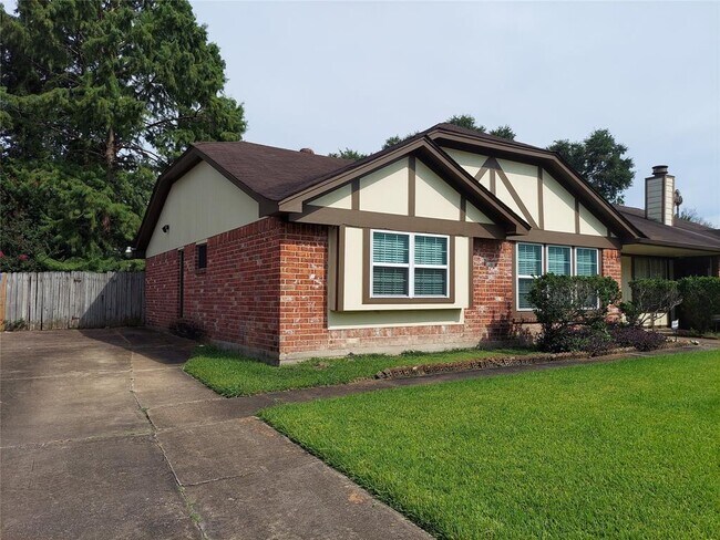 Building Photo - 3811 Quiet Pl Dr