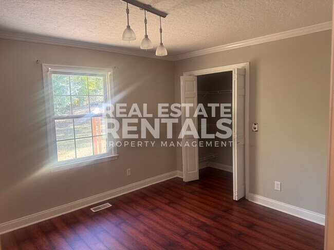 Building Photo - 514 Country Club Pl