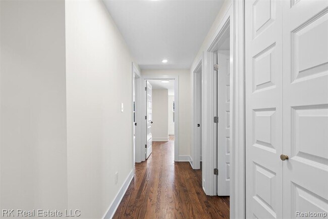 Building Photo - 30728 W 14 Mile Rd
