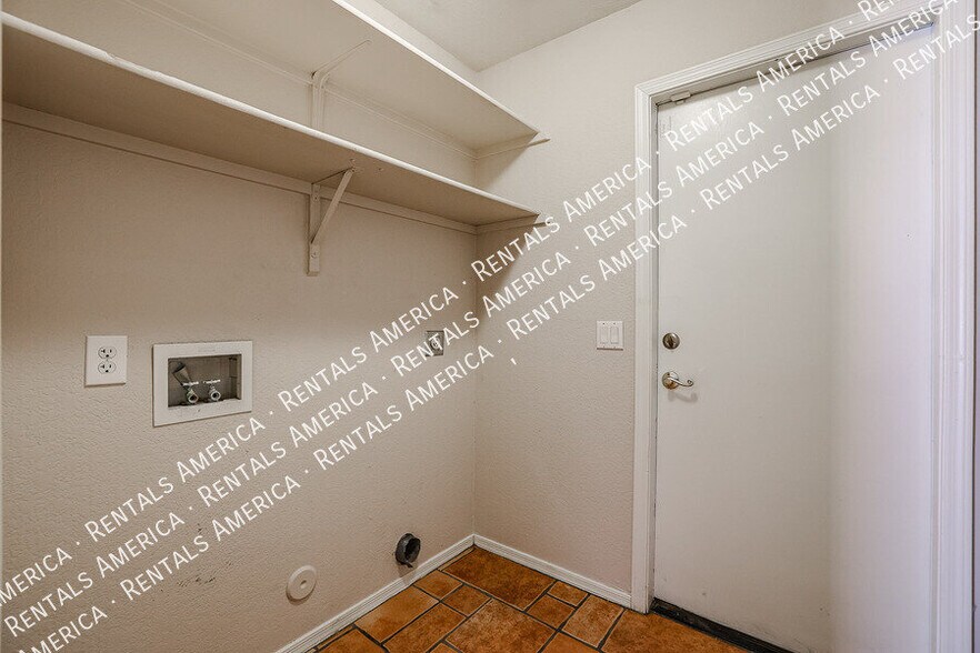 Building Photo - 5375 N 87th Ave