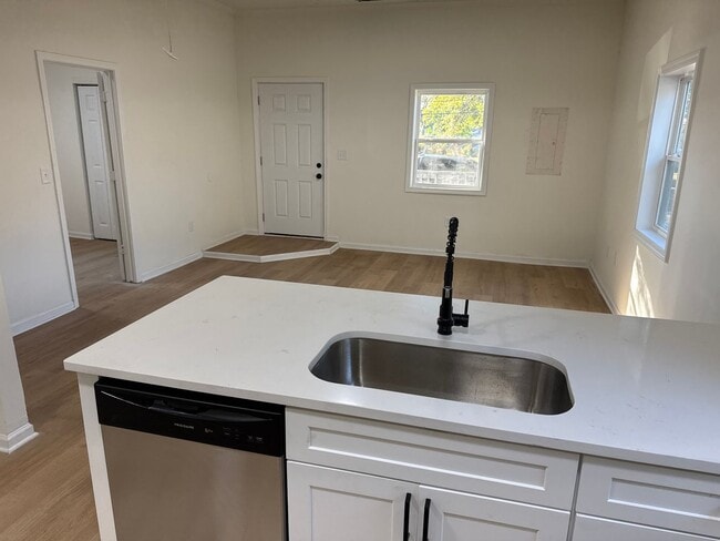 Building Photo - 3Bed 2Bath Home