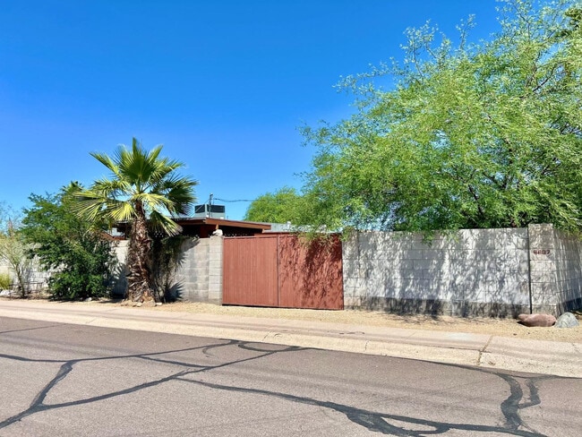 Building Photo - 6607 E Sheridan St