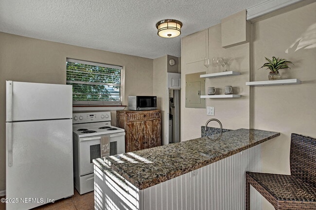 Building Photo - 1531 2nd St N