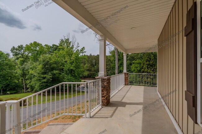 Building Photo - 15004 Beacon Ridge Dr