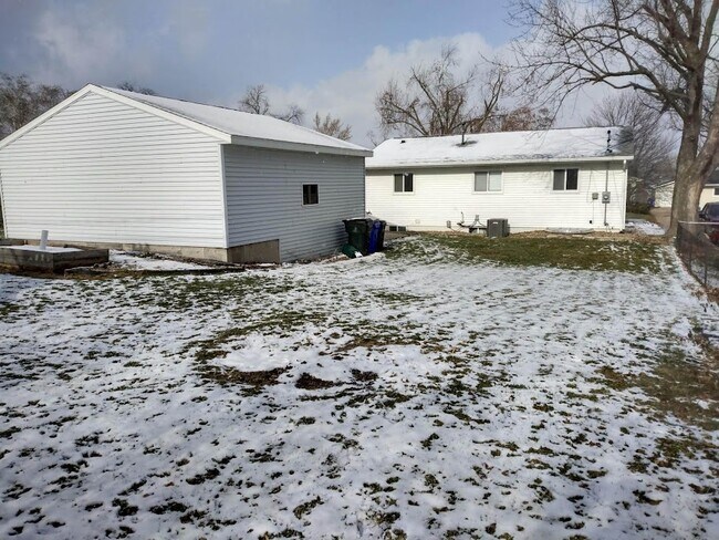 Large backyard - 1111 Clifton St NE