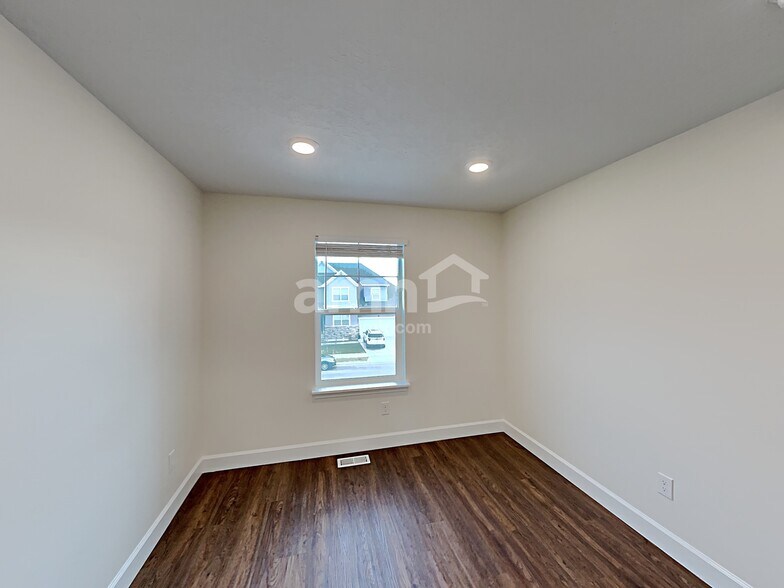 Building Photo - 2445 E Tumbleweed Rd