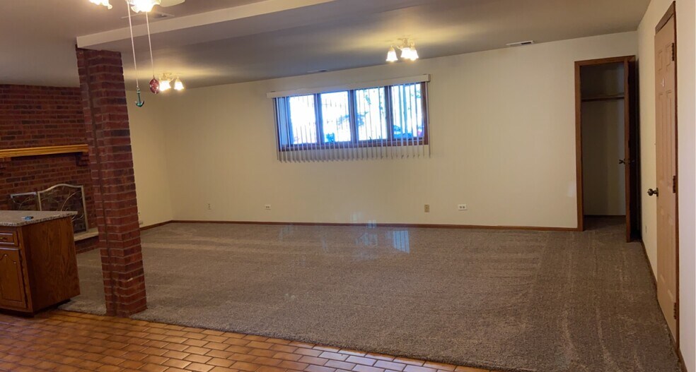 Building Photo - 7900 Paxos Dr