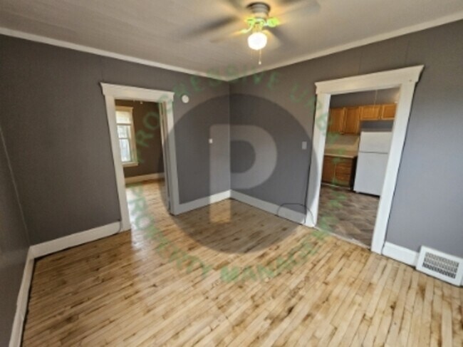 Building Photo - 2059 W 105th St