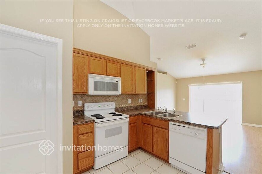 Building Photo - 12720 Lake Vista Dr