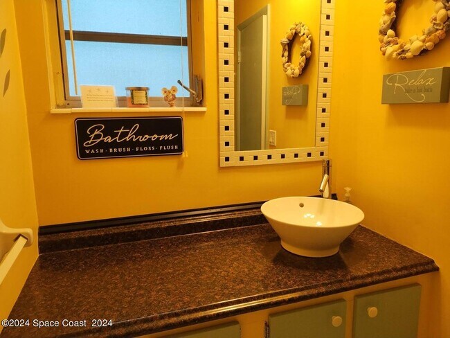 Building Photo - 311 Taylor Ave