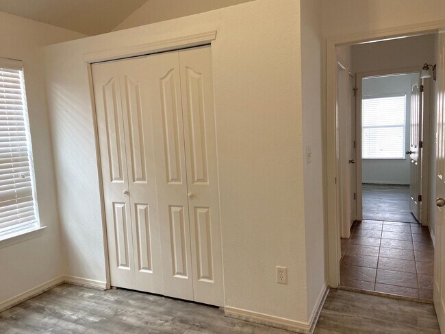 Building Photo - 1470 Senda Del Sol Ln