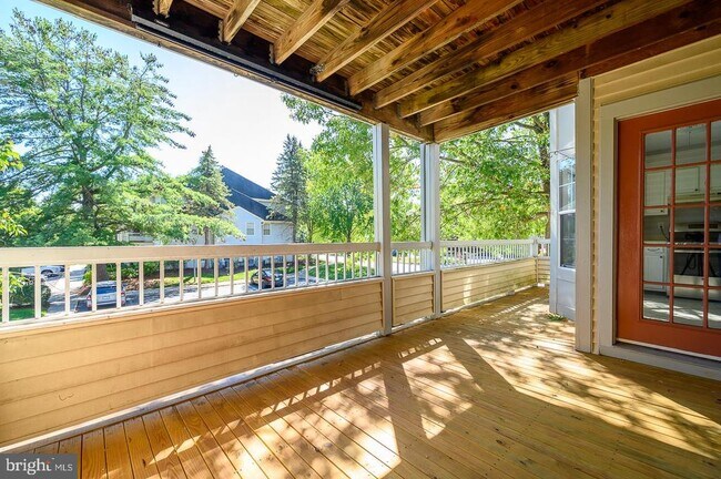 Building Photo - 115 Cascade Ct