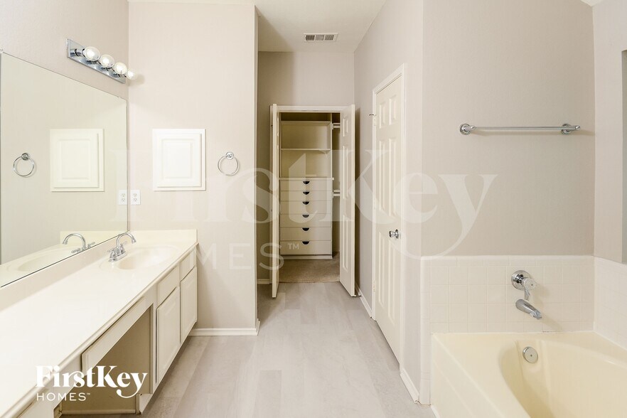 Building Photo - 1012 Windymeadow Ln