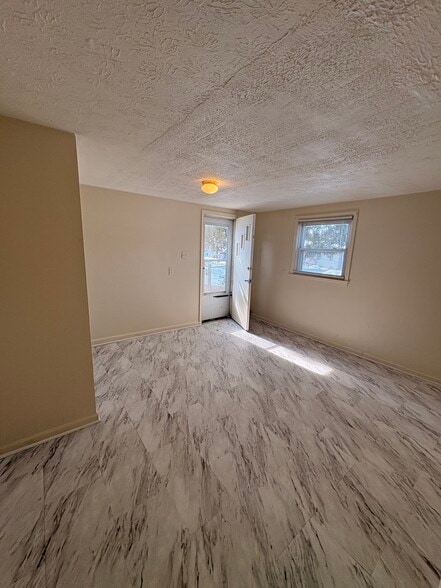 Building Photo - 910 Logwood Rd