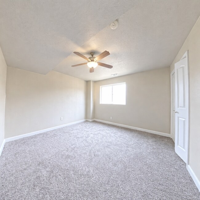 Building Photo - Charming 3 bedroom 2 bathroom home