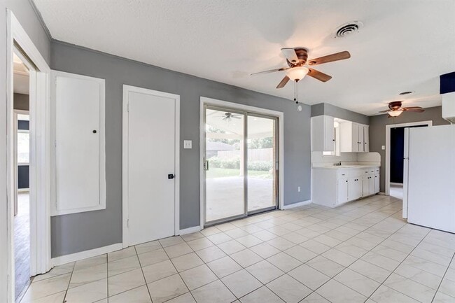 Building Photo - 8623 Norton Dr