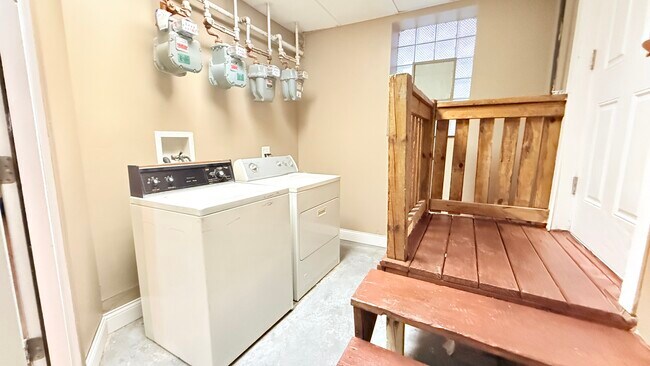 Building Photo - 8017 S Phillips Ave