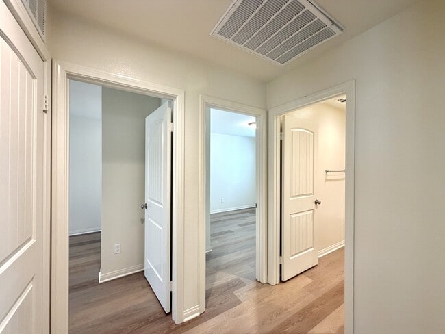 Building Photo - 2277 Chestnut St