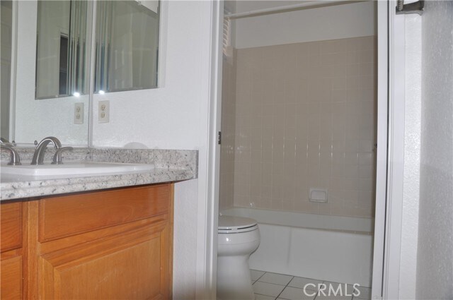 Building Photo - 206 Goldenrod Dr