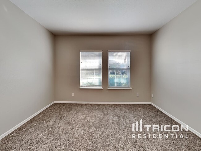 Building Photo - 606 Arlington Ct
