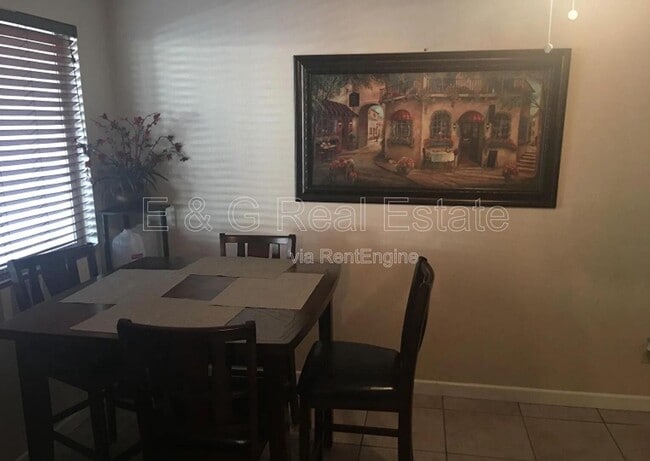 Building Photo - 510 W University Dr