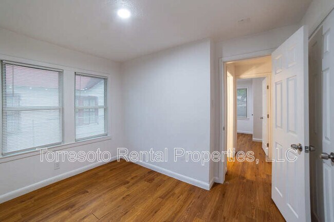 Building Photo - 1946 Nolan St