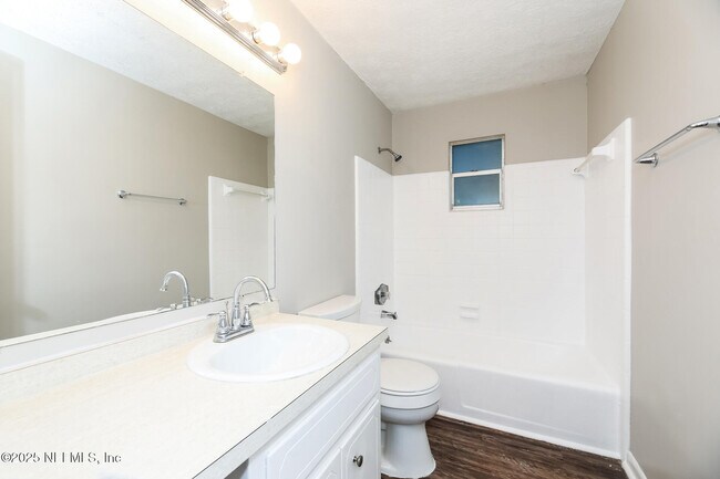 Building Photo - 10962 Luana Dr N
