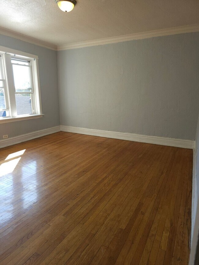 Building Photo - 1432 S Kenneth Ave