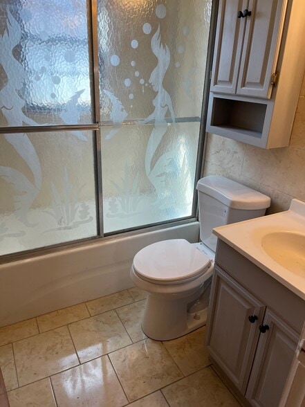 Building Photo - 96 Renwick Ave