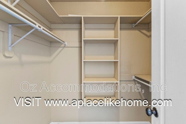 Building Photo - 807 SW Imperial Ln