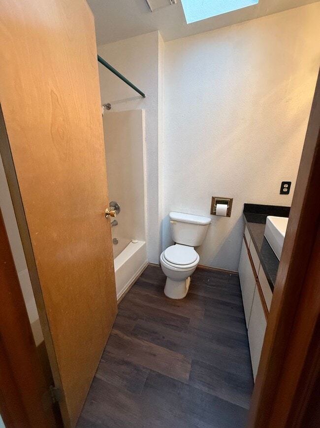 Building Photo - 2024 SE 8th Dr