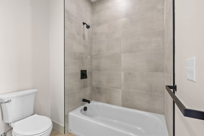 Building Photo - 453 Franklin St