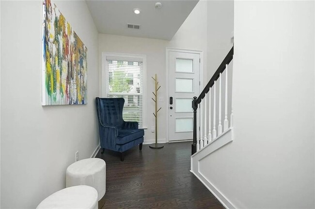 Building Photo - 2048 Holtz Ln