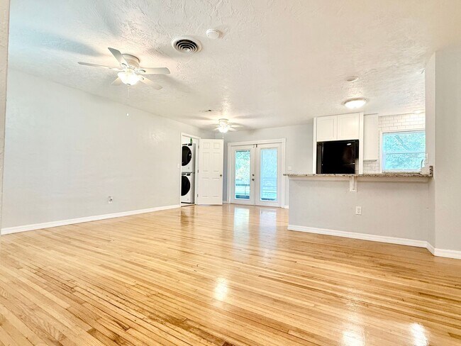 Building Photo - Your DeLand Escape: 4 Bedrooms + Pool at G...