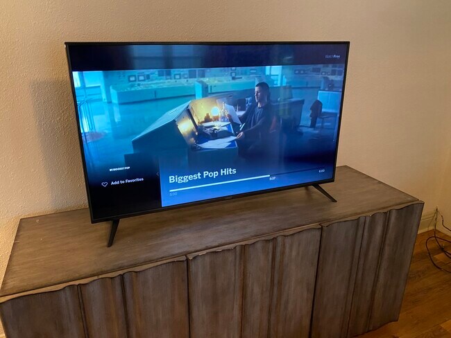 Building Photo - 33 Maple Ave