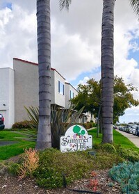 Building Photo - LIGHT & BRIGHT UPGRADED, 2 BEDROOM CONDO, ...